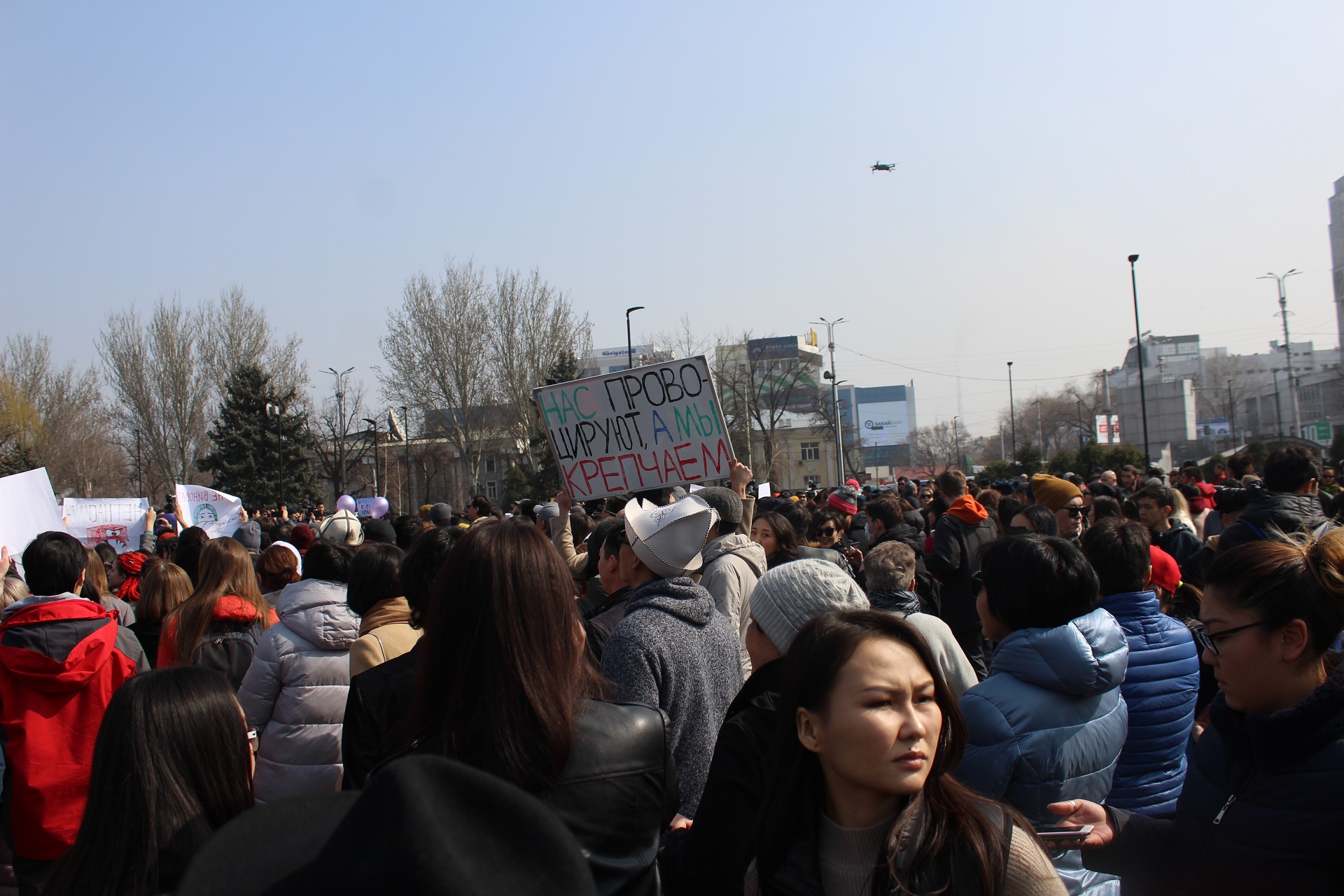 Кто из известных кыргызстанцев пришел на митинг #нет_насилию? (фото)
